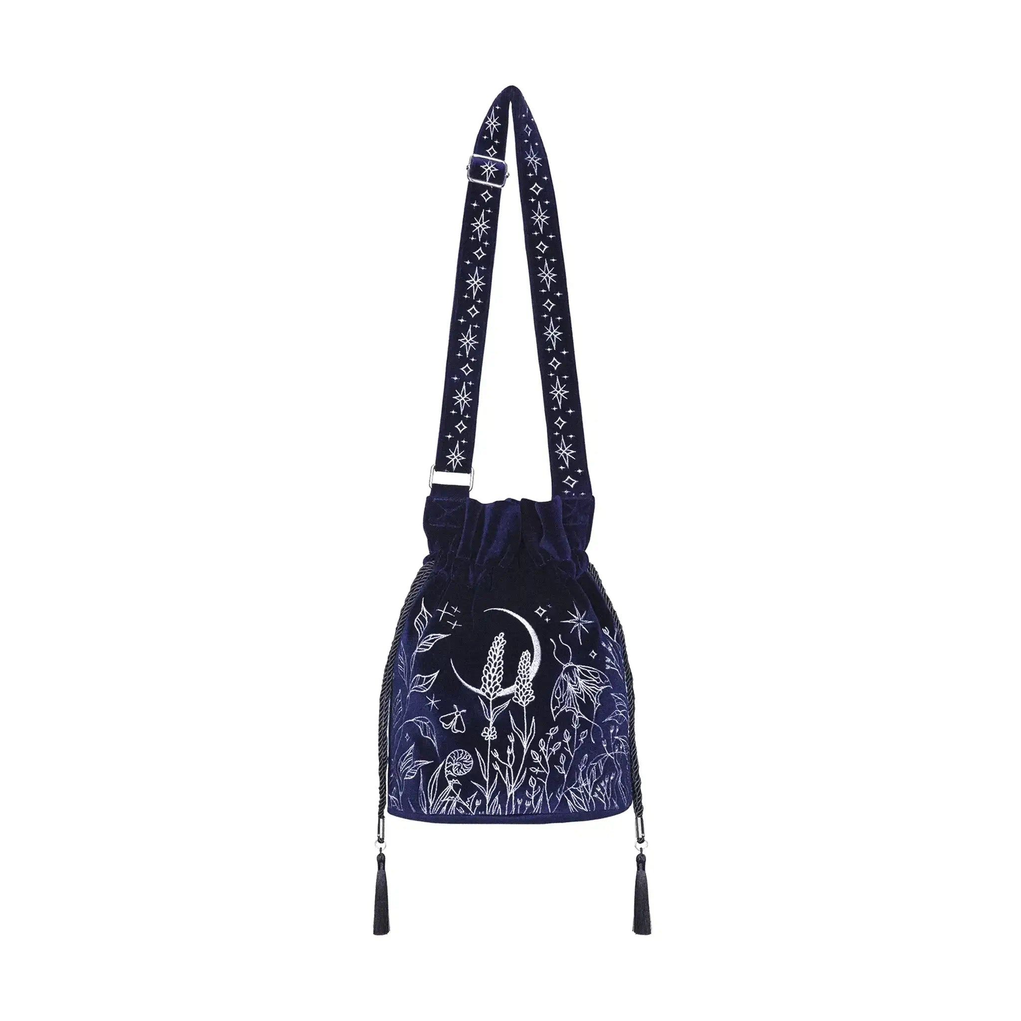 Bolso bandolera tipo saco en terciopelo azul medianoche con bordado celestial de luna y elementos naturales del bosque modelo Lunar Eclipse de Restyle vista frontal completa 