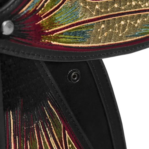 Mochila con alas móviles en forma de polilla con bordado de alta densidad en colores otoñales modelo Metamorphosis de Restyle vista detalle corchete