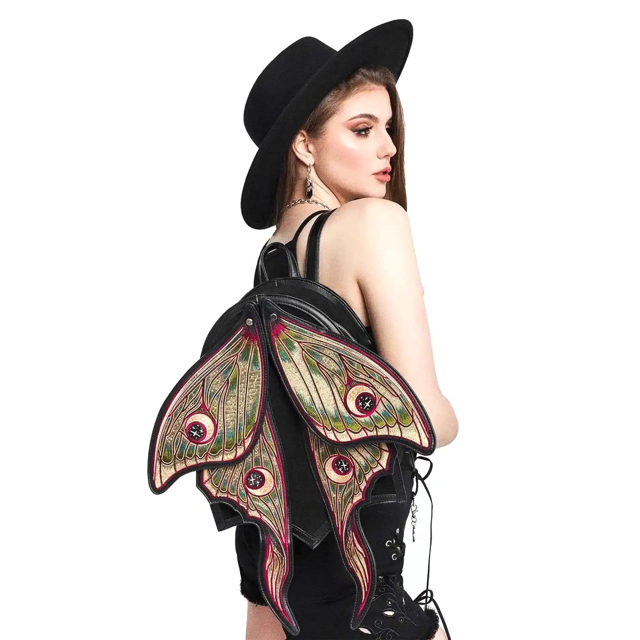 Mochila con alas móviles en forma de polilla con bordado de alta densidad en colores otoñales modelo Metamorphosis de Restyle vista con modelo en hombro