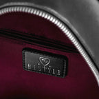 Mochila gótica rígida en forma de ventana ojival inspirado en las catedrales góticas con detalles en terciopelo burdeos y borlas decorativas modelo Rubrum Lux de Restyle vista detalle cremallera interior