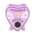 Jarrón estilo pastel goth con diseño de planchette de ouija en rosa estilo kawaii vista frontal sobre fondo blanco.