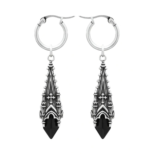 Pendientes con aro y colgante en forma de torre de catedral gótica con vidrio de cristal negro estilo witchy fabricado en latón y plata de ley de Restyle vista detalle de ambos pendientes