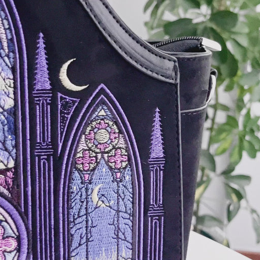 Video detalle del bolso Aurora de Restyle con bordado de catedral en colores fríos
