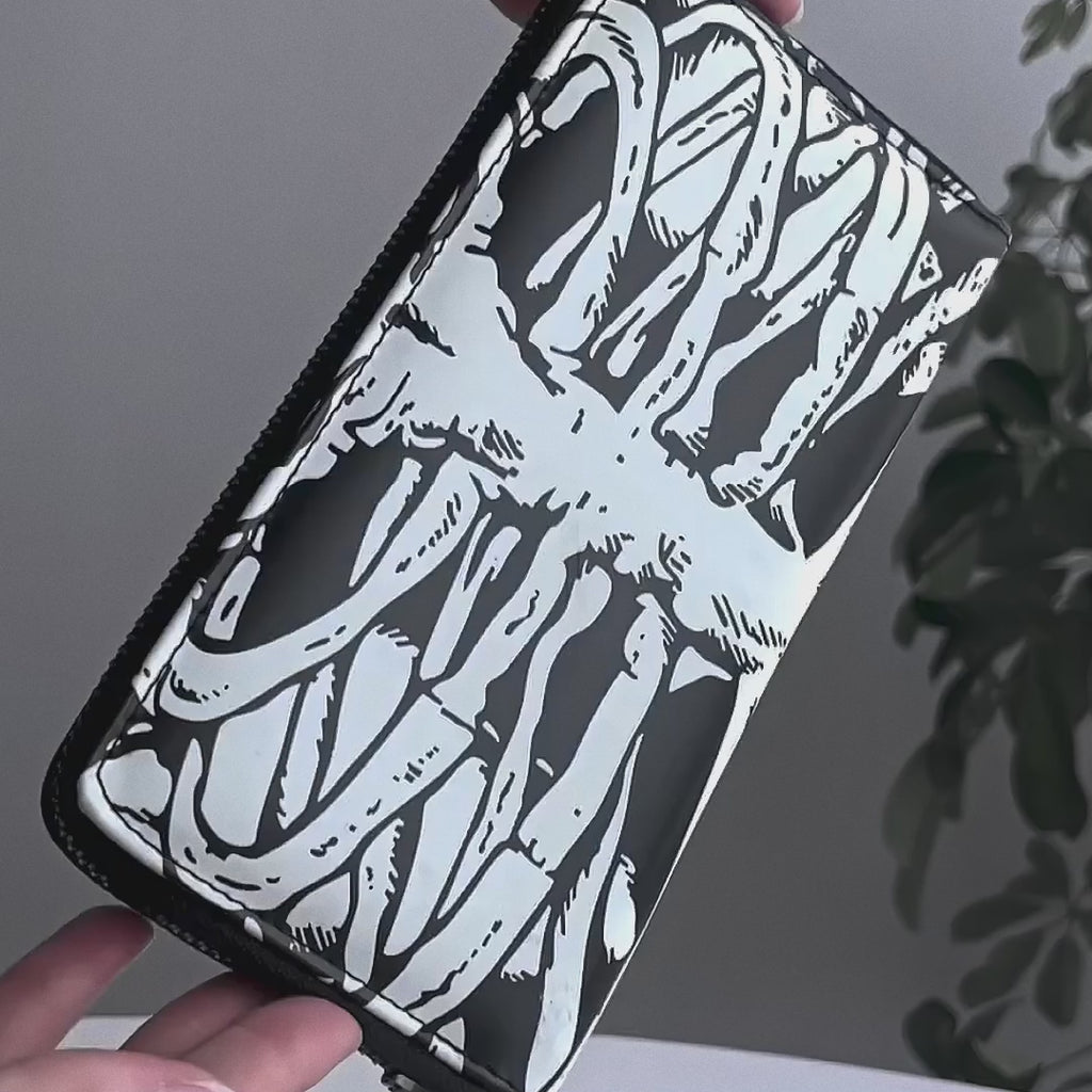 Cartera larga con cremallera y estampado de esqueleto que brilla en la oscuridad de Banned Alternative