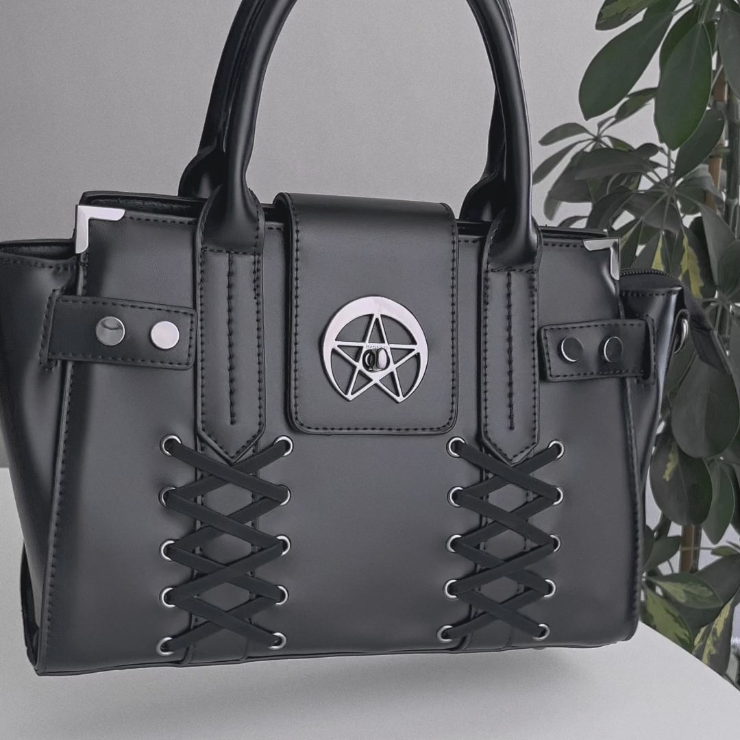 Bolso de mano y bandolera gótico con detalles estilo corset y detalle metálico de pentagrama en la solapa Through The Darkness de Banned Alternative