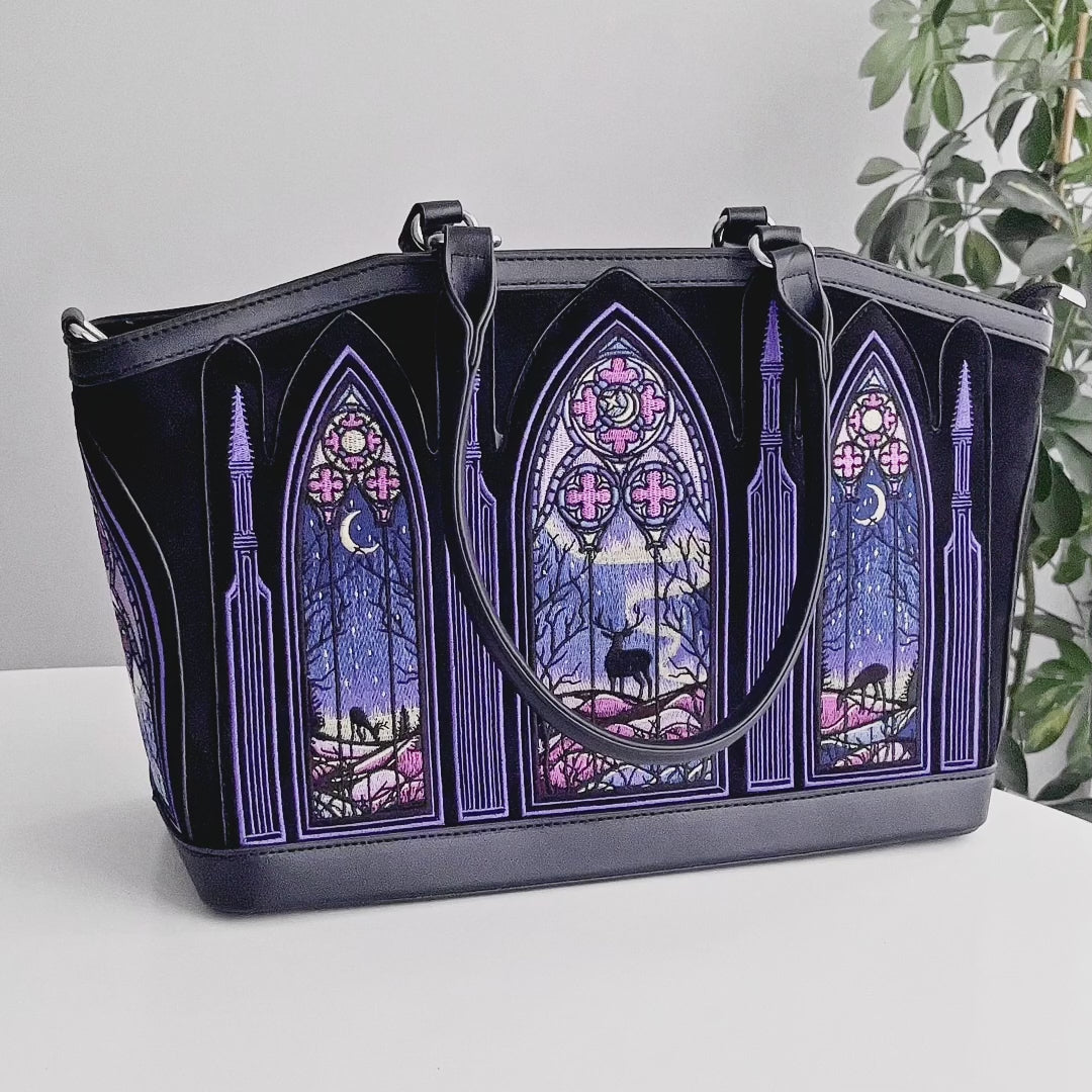 Bolso gótico shopper con bordado inspirado en las iglesias y en las auroras boreales en tonos fríos modelo Northern Lights de Restyle