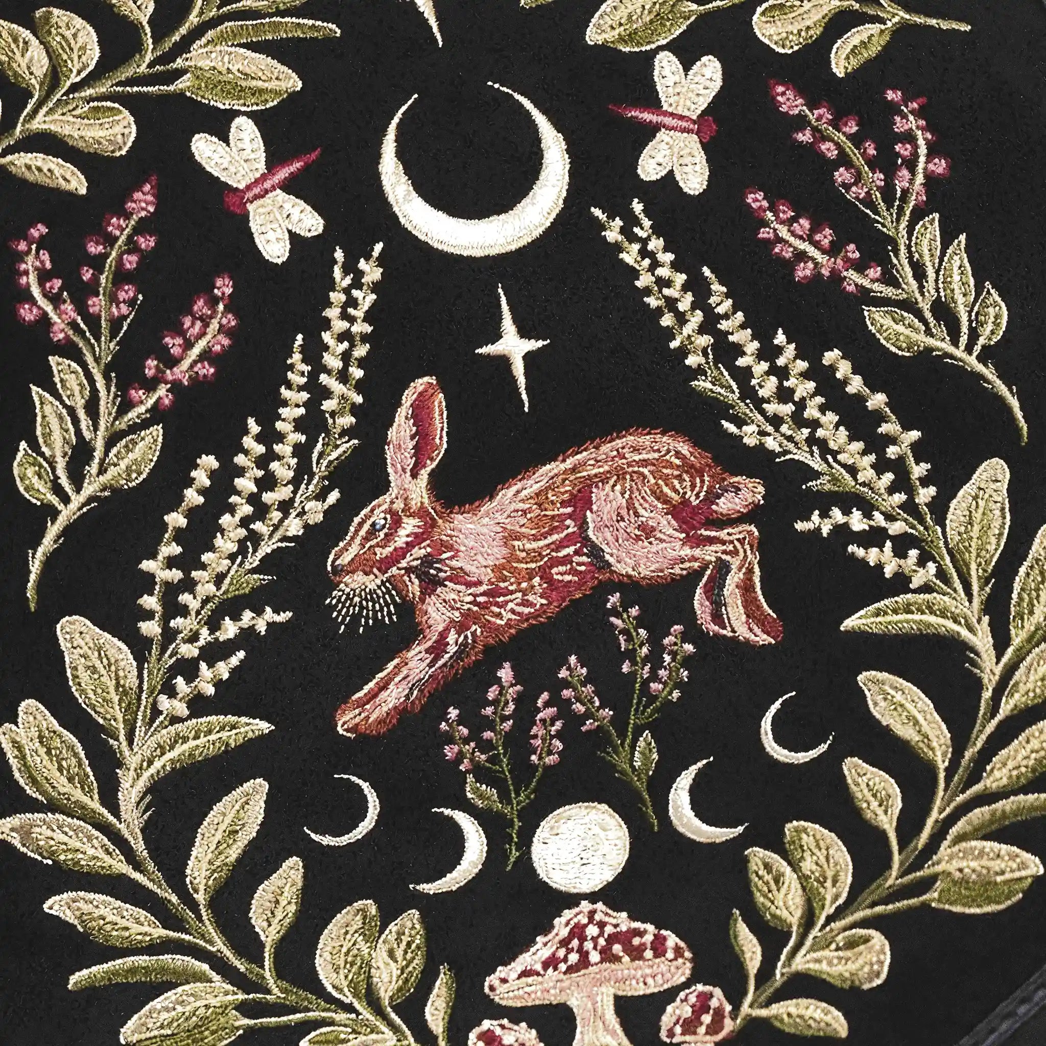 Textura de bordado de mochila Hare Moon de la colección Wildflower de Restyle