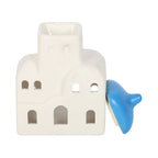 Quemador de aceites esenciales y calentador de cera con forma de casa de Santorini inspirado en Grecia en blanco y azul vista frontal con tapa quitada sobre fondo blanco.