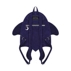 Mochila con alas bordadas en forma de polilla con capacidad de cambiar de posición en tonos azules y violetas estilo whimsigoth y fairycore modelo Sapphire Moth de Restyle vista posterior