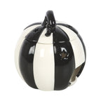 Quemador de aceites esenciales con forma de calabaza a rayas blancas y negras estilo gótico, witchy o alternativo vista lateral sobre fondo blanco.