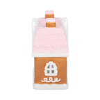 Quemador de aceite y calentador de cera en forma de casita de jengibre estilo navideño en marrón, blanco y rosa vista lateral casita sobre fondo blanco.