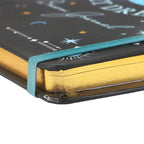 Detalle de cantos dorados de la libreta.