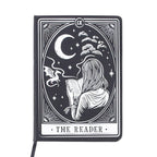 Libreta para lectoras de fantasía y romantasy con dragón, luna y chica leyendo en la portada y cinta marcapáginas en estética de carta de tarot color blanco y negro vista portada sobre fondo blanco.