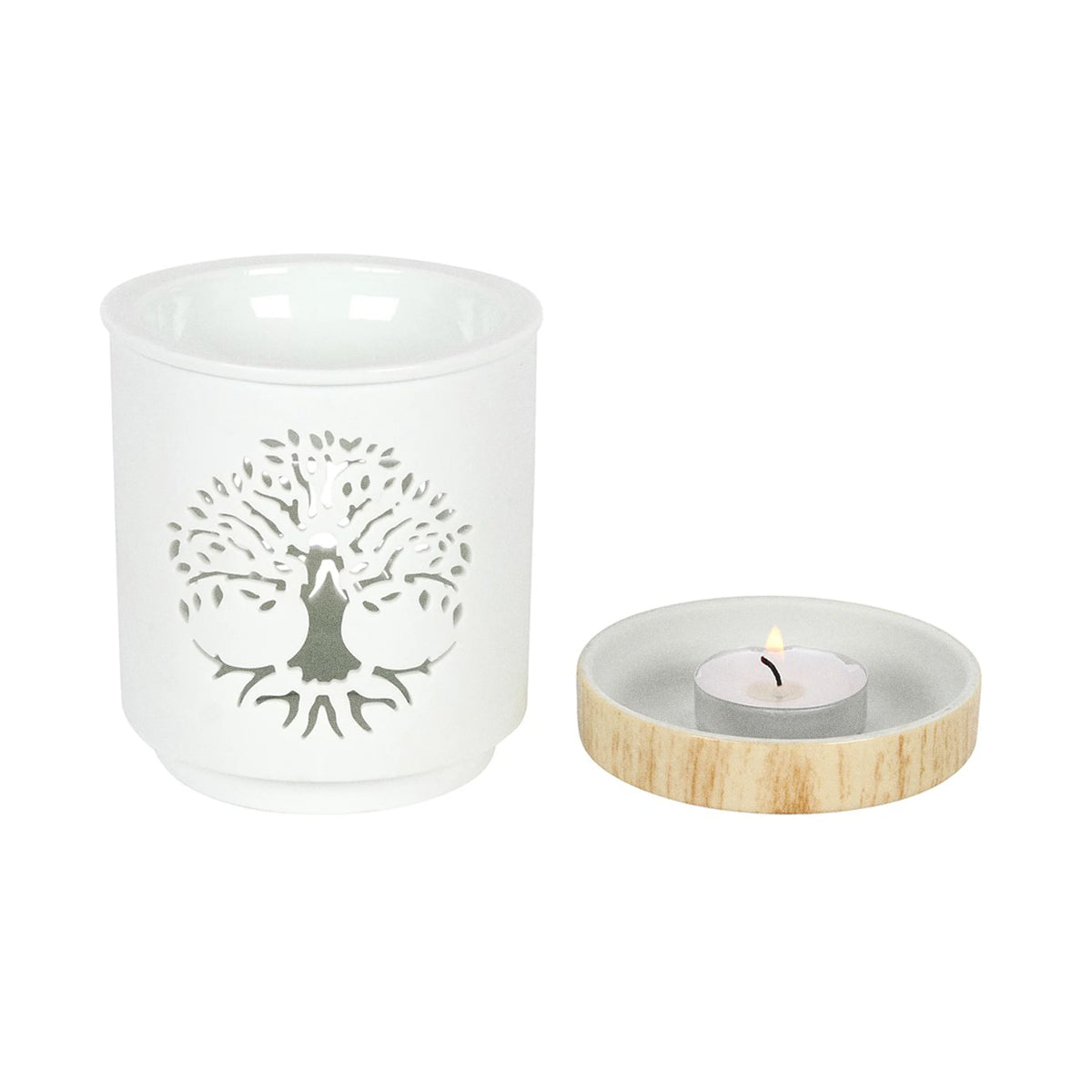 Quemador de aceites esenciales y calentador de cera con diseño de árbol de la vida calado sobre cerámica y base de madera vista frontal con parte de abajo separada sobre fondo blanco.