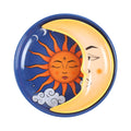 Plato apilable con forma de sol y luna estilo whimsical vista de ambos platos uno encima de otro.