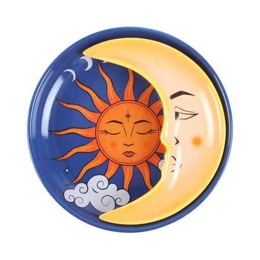 Plato apilable con forma de sol y luna estilo whimsical vista de ambos platos uno encima de otro.