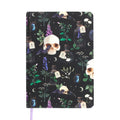 Portada libreta con estampado de pociones, calaveras y serpientes estilo witchy.