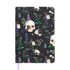 Portada libreta con estampado de pociones, calaveras y serpientes estilo witchy.