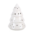 Quemador de aceites esenciales con forma de árbol de navidad y estrellas y gotas cut out en la superficie vista frontal sobre fondo blanco.