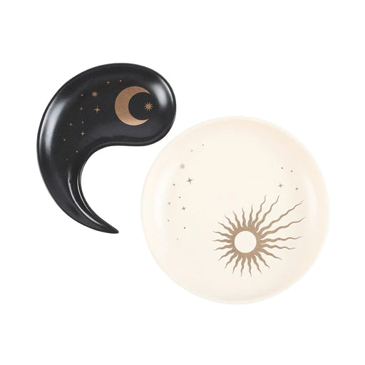 Plato para joyería yin yang con diseño apilable en dos piezas estilo whimsical visto desde arriba con ambas bandejas separadas sobre fondo blanco.